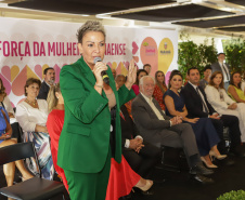 Primeiras-damas do Paraná discutem políticas e ações sociais voltadas às mulheres. Na foto, a deputada estadual Cloara Pinheiro.