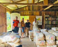 Entrega de cestas para quilombas