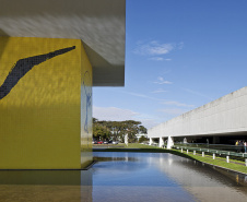 exposição “Fora das Sombras: Novas Gerações do Feminino na Arte Contemporânea