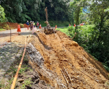 Estrada da Graciosa tem frentes de trabalho em quatro quilômetros