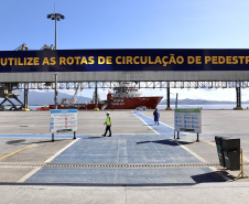 Porto de Paranaguá ganha nova sinalização horizontal e vertical na faixa primária