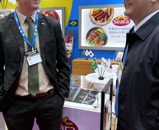 O governador Carlos Massa Ratinho Junior participou nesta terça-feira (07) de uma reunião com o vice-ministro da Agricultura, Silvicultura e Pesca do Japão, Atsushi Nonaka.