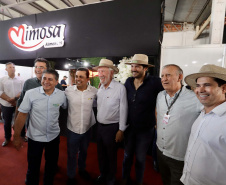 Darci Piana exalta importância da agroindústria do Paraná durante visita à ExpoUmuarama