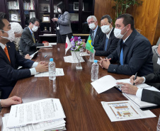 O governador Carlos Massa Ratinho Junior participou nesta terça-feira (07) de uma reunião com o vice-ministro da Agricultura, Silvicultura e Pesca do Japão, Atsushi Nonaka.