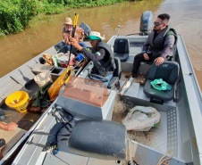 Operação do IAT no Rio Paraná busca combater a prática da pesca ilegal. Foram recolhidos materiais proibidos e aplicadas multas.