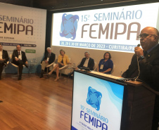 Saúde participa de seminário para alinhar e qualificar estratégias de assistência à saúde no Paraná