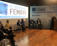 Saúde participa de seminário para alinhar e qualificar estratégias de assistência à saúde no Paraná