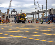 Porto de Paranaguá ganha nova sinalização horizontal e vertical na faixa primária