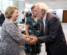 Paraná negocia fortalecimento de parceiras com o Canadá em diversas áreas. Governador em exercício, Darci Piana com a Cônsul-geral  do Canadá em São Paulo Heather Cameron e o chefe do escritório da Região Sul, Paulo Orlandi e os Secretarios Aldo Bona, da Ciência e Tecnologia  e Roni Miranda da Educação Foto Gilson Abreu/Aen