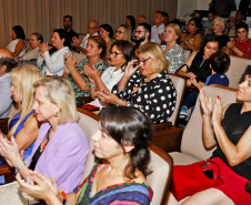 Lançamento do livro do Museu Oscar Niemeyer reúne artistas, curadores e patronos da instituição