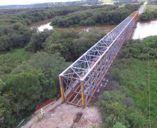 Ponte metálica entre a Lapa e Campo do Tenente está ficando com cara nova 