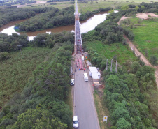 Ponte metálica entre a Lapa e Campo do Tenente está ficando com cara nova 