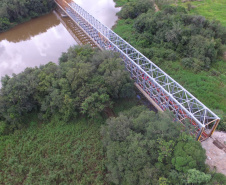 Ponte metálica entre a Lapa e Campo do Tenente está ficando com cara nova 