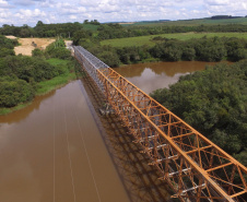 Ponte metálica entre a Lapa e Campo do Tenente está ficando com cara nova 