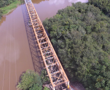 Ponte metálica entre a Lapa e Campo do Tenente está ficando com cara nova 