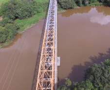 Ponte metálica entre a Lapa e Campo do Tenente está ficando com cara nova 