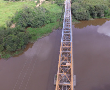 Ponte metálica entre a Lapa e Campo do Tenente está ficando com cara nova 