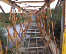 Ponte metálica entre a Lapa e Campo do Tenente está ficando com cara nova 