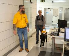 Governo recebe Rock e Roberto Leite, dupla de cego e cão-guia que vai trabalhar em órgão estadual