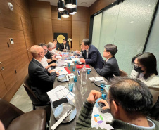 A missão internacional liderada pelo governador Carlos Massa Ratinho Junior chegou à Coreia do Sul. Nesta segunda-feira (13), a comitiva se reuniu, em Seul, com a diretoria do grupo Green Cross, uma das principais corporações farmacêuticas coreanas