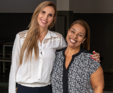 Merendeira venezuelana faz sucesso no comando da cozinha de escola da rede estadual