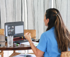 A primeira-dama do Paraná e presidente do Conselho de Ação Solidária, Luciana Saito Massa Luciana Saito Massa, abriu a roda de conversas composta apenas por mulheres que exercem atividades de gestão e liderança. 