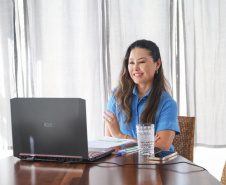 A primeira-dama do Paraná e presidente do Conselho de Ação Solidária, Luciana Saito Massa Luciana Saito Massa, abriu a roda de conversas composta apenas por mulheres que exercem atividades de gestão e liderança. 