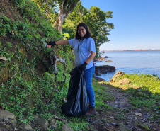 Portos do Paraná comanda mutirão de limpeza de resíduos sólidos na ilha de Eufrasina