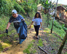 Portos do Paraná comanda mutirão de limpeza de resíduos sólidos na ilha de Eufrasina