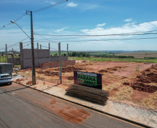 Com apoio do Estado, 160 barracões foram instalados nas cidades e geram emprego