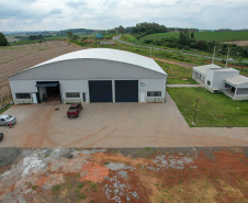 Com apoio do Estado, 160 barracões foram instalados nas cidades e geram emprego