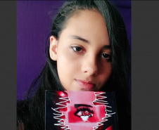  Ariane Emanuele Sztaler,14 anos, escreveu o livro "Bullying: caia fora dessa"