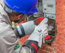 Sem custo ao consumidor, Copel começa a instalar medidores inteligentes em Fazenda Rio Grande