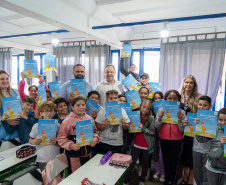 Educação entrega material complementar de alfabetização para redes municipais de ensino