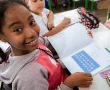 Educação entrega material complementar de alfabetização para redes municipais de ensino