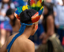 Com novas disciplinas do ensino médio, estudantes indígenas desenvolvem sua cultura em sala de aula