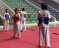 Ginásio do Tarumã oferece atividades de iniciação esportiva gratuitas para crianças e adolescentes