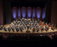 Orquestra Sinfônica do Paraná convida o público a uma viagem musical neste domingo