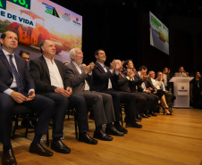 O governador Carlos Massa Ratinho Junior lançou nesta terça-feira (04) o programa Asfalto Novo, Vida Nova, que vai destinar R$ 500 milhões para a melhoria da infraestrutura urbana dos 160 municípios paranaenses que têm até 7 mil habitantes. 