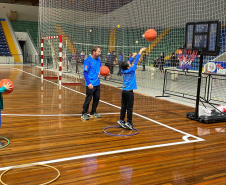 Ginásio do Tarumã oferece atividades de iniciação esportiva gratuitas para crianças e adolescentes