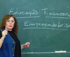 Inspirado por professora de Educação Financeira, aluno de Tibagi se prepara para abrir marcenaria própria