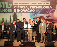 O governador Carlos Massa Ratinho Júnior assinou nesta terça-feira (11), no Museu Oscar Niemeyer, os decretos estaduais que regulamentam a Lei de Inovação do Paraná (Lei nº 20.541/2021) e o Fundo de Inovação das Microempresas e Empresas de Pequeno Porte do Paraná (FIME/PR).