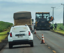 Obra de conservação de rodovia.