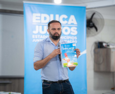 Educação entrega material complementar de alfabetização para redes municipais de ensino