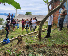 Portos do Paraná leva oficina de implantação de sistema alternativo de esgoto para ilha da baia de Paranaguá