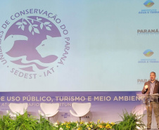 O primeiro dia do Encontro Nacional de Uso Público, Turismo e Meio Ambiente contou com três painéis temáticos para discutir o perfil do visitante em ambientes naturais, a integração das populações tradicionais no manejo das Unidades de Conservação e a importância da qualificação e da segurança do visitante nos parques.