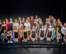 Homenagem às mães - Escola de Dança teatro guaíra