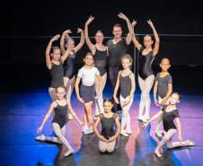 Homenagem às mães - Escola de Dança teatro guaíra