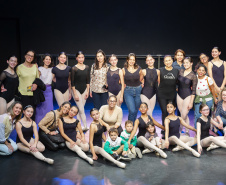 Homenagem às mães - Escola de Dança teatro guaíra