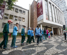 Musical Itan e Tal volta ao Guairinha no mês de maio pelo projeto Crianças no Teatro